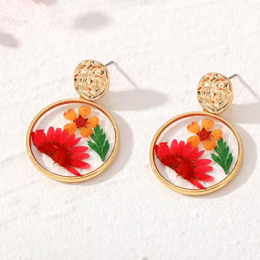 Earrings with natural flowers
